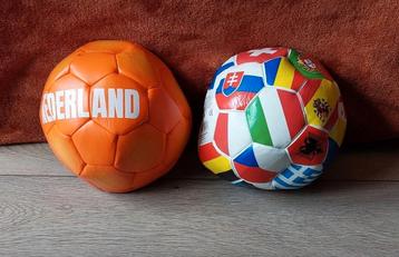 2 Voetballen🙂 beschikbaar voor biedingen