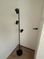 Zwarte vloerlamp Ikea, Huis en Inrichting, Lampen | Vloerlampen, Ophalen, Zo goed als nieuw, 150 tot 200 cm