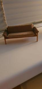 Lisa barton/ lundby bankje 1.16  met mooie corduroy stof, Ophalen of Verzenden, Zo goed als nieuw, Poppenhuis