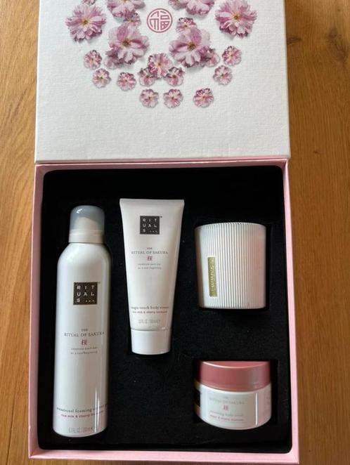 Rituals Sakura Giftset 🩷🎁 Nieuw!, Sieraden, Tassen en Uiterlijk, Uiterlijk | Lichaamsverzorging, Nieuw, Bad & Douche, Ophalen of Verzenden