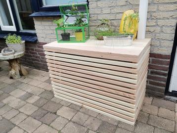 Een airco buiten unit ombouw van Douglas hout, mooi en sterk beschikbaar voor biedingen