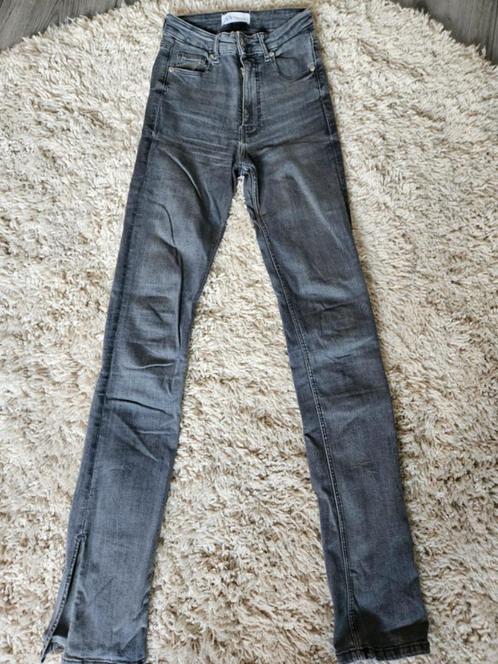 Grijze skinny jeans van Zara - Maat XS, Kleding | Dames, Spijkerbroeken en Jeans, Zo goed als nieuw, W27 (confectie 34) of kleiner