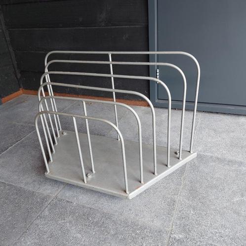 Antiek Metalen Rek - Platenstandaard, Antiek en Kunst, Antiek | Gereedschap en Instrumenten, Ophalen
