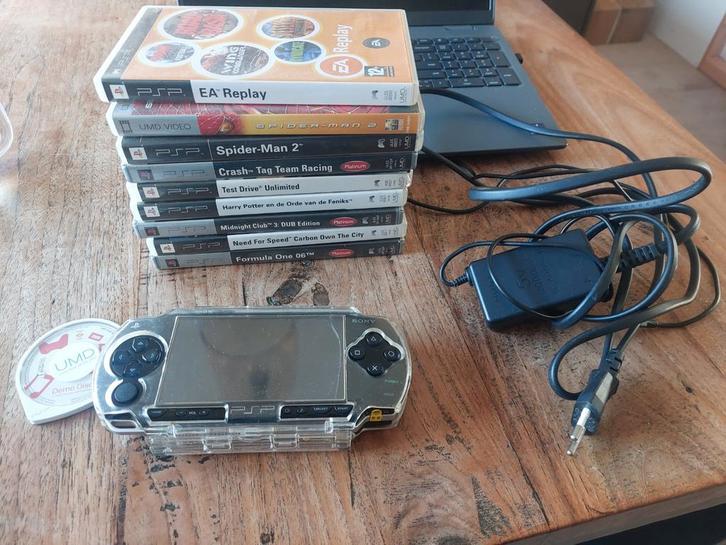 Sony psp met 7 games, Spelcomputers en Games, Spelcomputers | Sony PSP, Gebruikt, PSP, Zwart, Met games, Met UMD-films, Ophalen of Verzenden