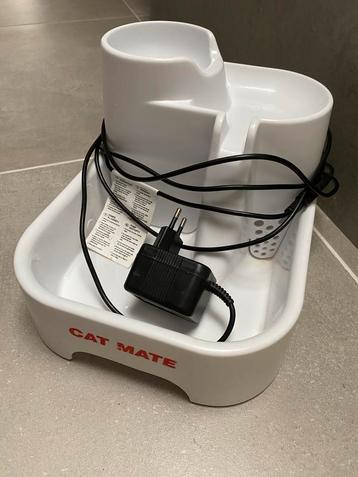 Cat Mate drinkwater bakje met stromend water beschikbaar voor biedingen