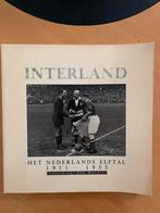 GESIGNEERD fotoboek INTERLAND NEDERLANDS ELFTAL 1911-1953, Ophalen of Verzenden, Gelezen, Balsport