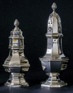 Twee Zilveren Achtkantige Strooiers, Ophalen of Verzenden, Zilver