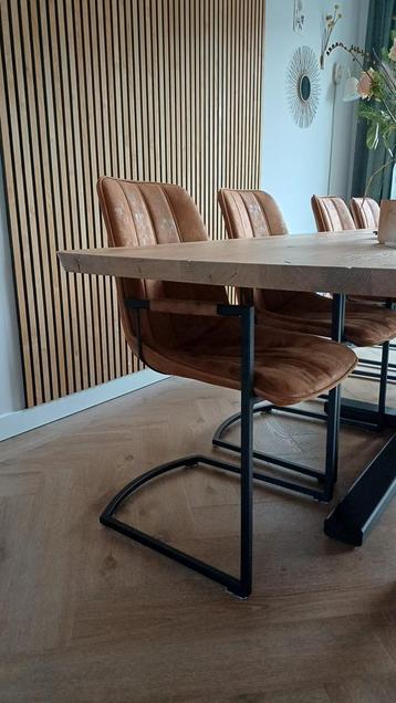 Eetkamerstoelen beschikbaar voor biedingen