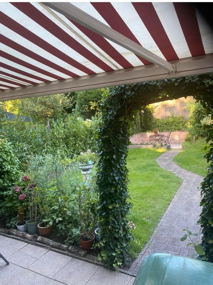 Elektrisch zonnenscherm rood wit 5,50m breed, Tuin en Terras, Zonneschermen, Gebruikt, Knikarmscherm, 150 tot 300 cm, 450 cm of meer