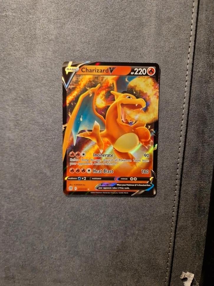 Charizard V 017/172 Brilliant Stars Sword and Shield 2023, Hobby en Vrije tijd, Verzamelkaartspellen | Pokémon, Zo goed als nieuw