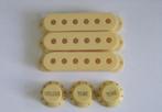 3 Cream pickup covers + 3 knoppen voor Stratocaster, Ophalen of Verzenden, Nieuw, Elektrische gitaar