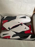 Jordan Max Aura 4 wit rood en zwart maat 43, Kleding | Heren, Schoenen, Ophalen, Wit, Nieuw, Sneakers of Gympen