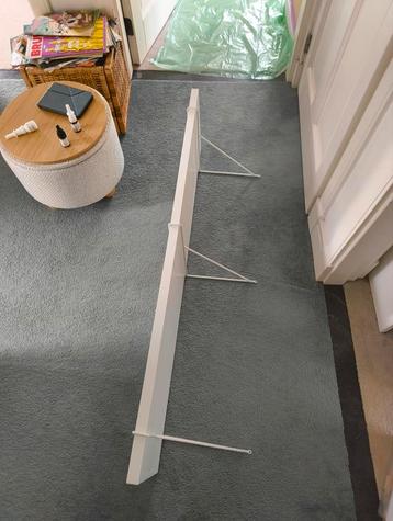 IKEA Wandplank met Plankdragers beschikbaar voor biedingen