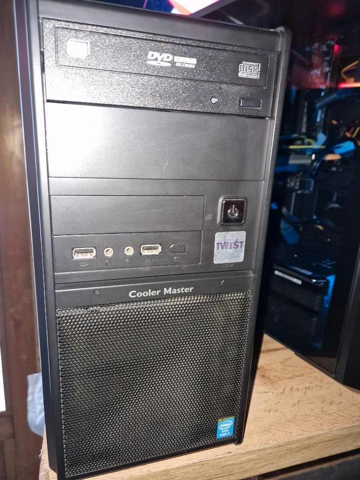 PC kast, Computers en Software, Computerbehuizingen, Zo goed als nieuw, Ophalen of Verzenden