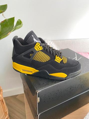 Jordan 4 thunder maat 44 (US10) beschikbaar voor biedingen