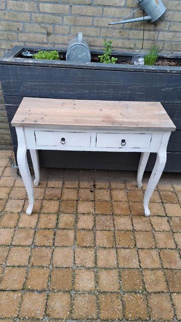 Charmant Console Tafeltje met Lades beschikbaar voor biedingen