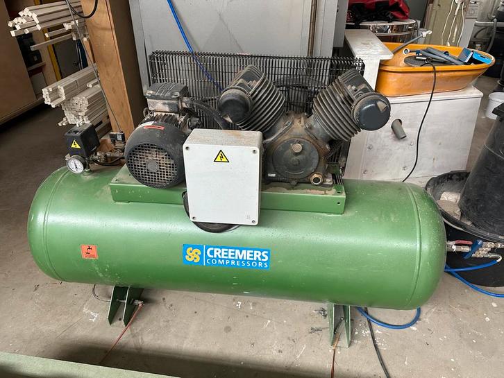 Compressor Cremers CSG 700/300 - 700l/m, 270L, Doe-het-zelf en Verbouw, Compressors, Gebruikt, 10 bar of meer, 25 tot 100 liter