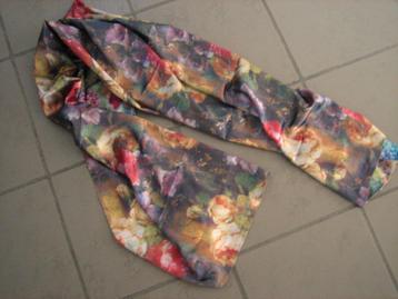 Tweezijdig te dragen, zuiver zijden bloemensjaal /omslagdoek beschikbaar voor biedingen