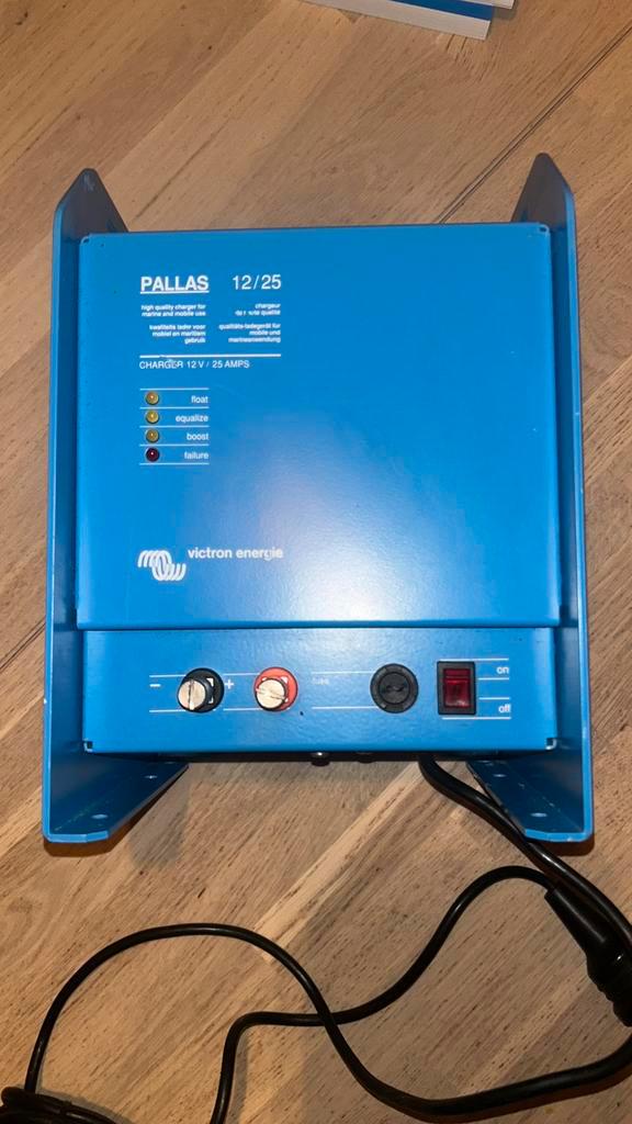 Victron Pallas Acculader 12/25 - Boot Accu Lader, Watersport en Boten, Accessoires en Onderhoud, Gebruikt, Motor en Techniek, Ophalen of Verzenden
