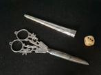 18e eeuwse chatelaine naaischaar Klederdracht, Antiek en Kunst, Antiek | Goud en Zilver, Ophalen of Verzenden