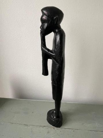 Vintage Afrikaans beeld hout Man spelend op een fluit Zwart. beschikbaar voor biedingen