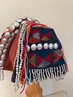 Handgemaakte klederdracht muts met kraaltjes en spiegeltjes, Ophalen of Verzenden, Zo goed als nieuw, One size fits all, Hoed