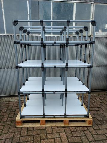 Stelling met vakken 120cm diep beschikbaar voor biedingen