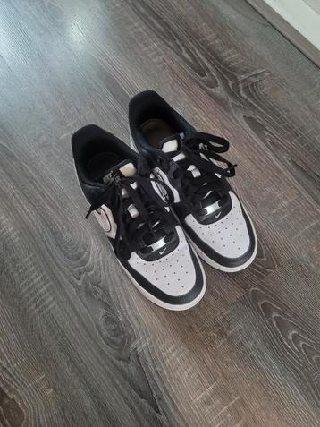 Nike air force beschikbaar voor biedingen