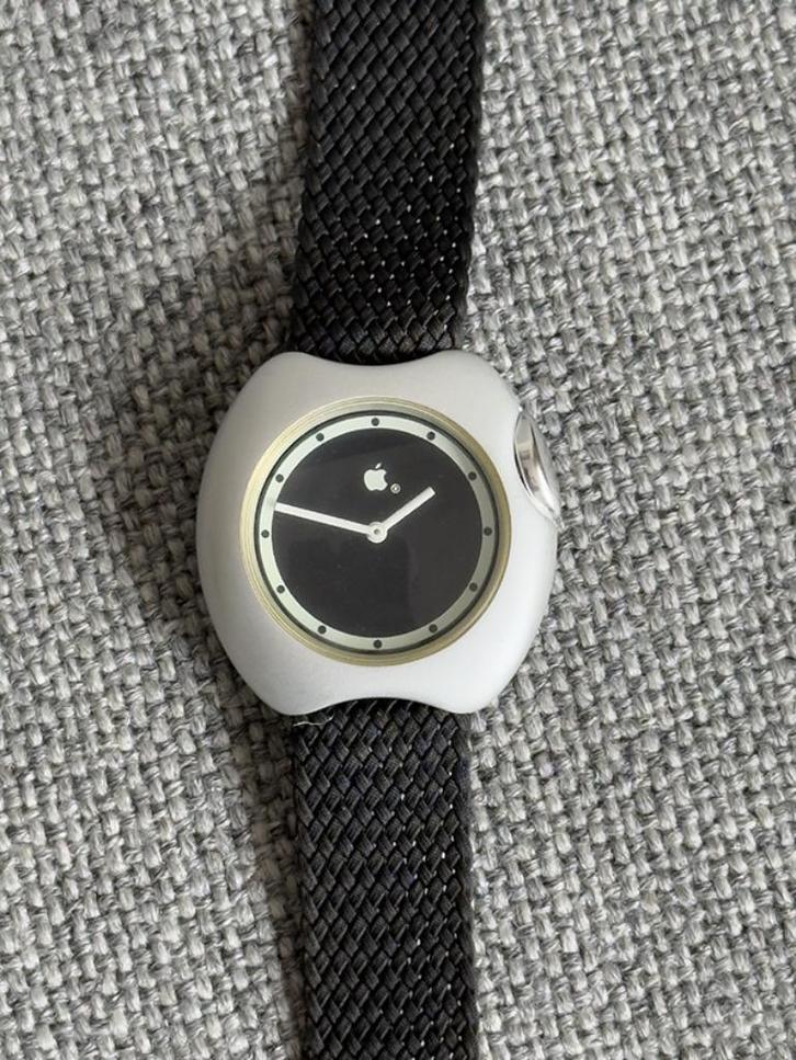 Vintage Apple Watch uit 1998, Sieraden, Tassen en Uiterlijk, Smartwatches, Zo goed als nieuw, iOS, Zilver, Ophalen