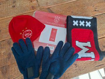Ahax spullen sjaal muts handschoenen en opbergzak beschikbaar voor biedingen