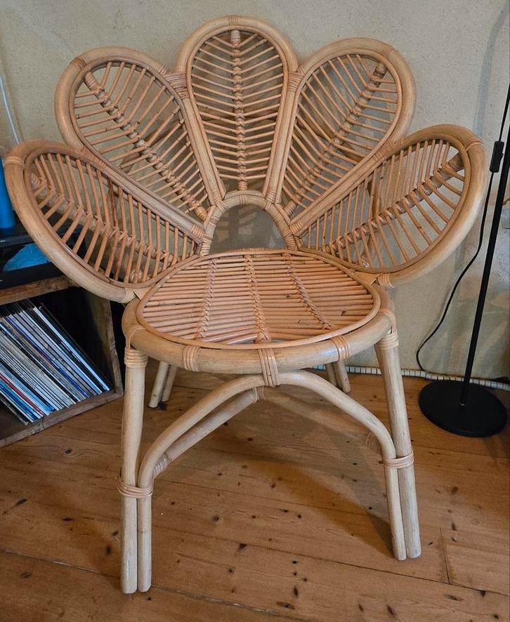 2x Rotan Lotus/Bloem Stoelen, Huis en Inrichting, Stoelen, Zo goed als nieuw, Twee, Riet of Rotan, Overige kleuren, Ophalen