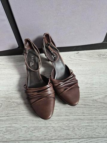 Bruine Dames Schoenen beschikbaar voor biedingen