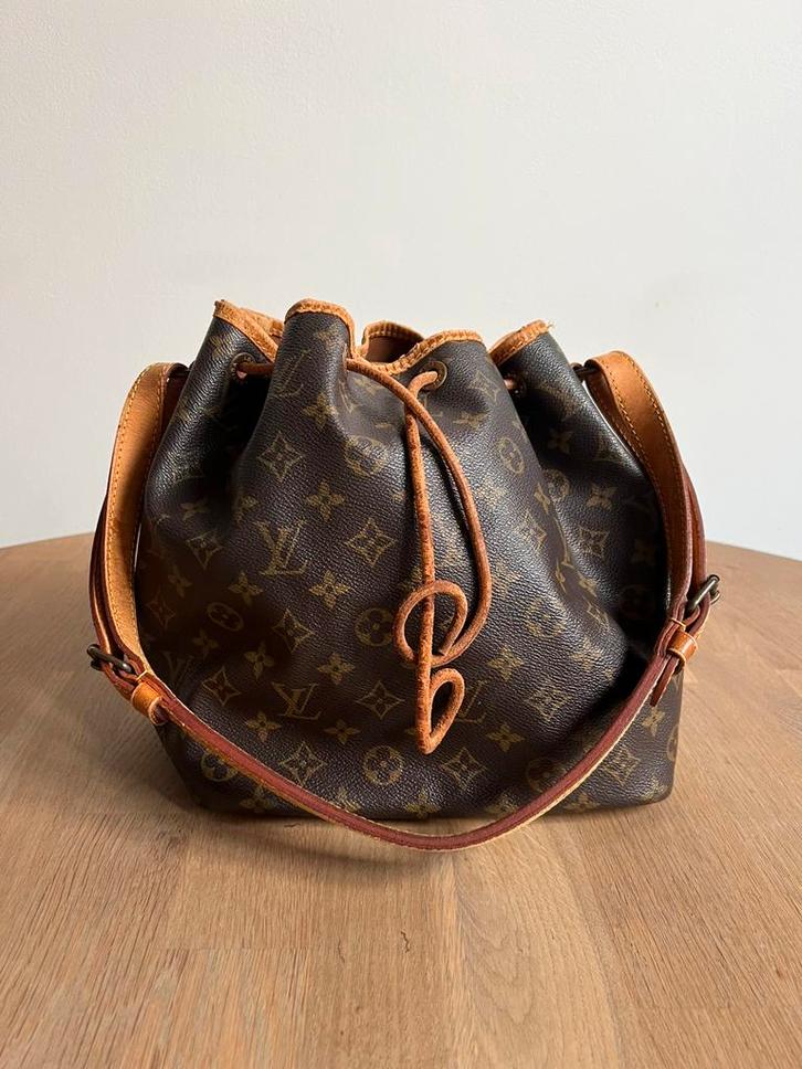 Louis Vuitton - Petit Noé monogram, Sieraden, Tassen en Uiterlijk, Tassen | Damestassen, Zo goed als nieuw, Schoudertasje, Bruin