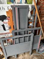 Peuterbedje grijs geverfd, Gebruikt, Eenpersoons, Ophalen of Verzenden, Grijs