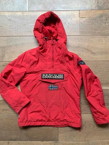 Napapiri jas rood maat M beschikbaar voor biedingen