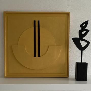 Schilderij van hout met reliëf - kleur goudgeel met zwart. beschikbaar voor biedingen
