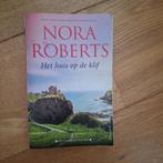 Het huis op de klif - Nora Roberts, Boeken, Ophalen of Verzenden, Zo goed als nieuw, Nora Roberts, Nederland