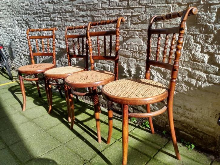 Vier vintage stoelen in stijl Thonet, Huis en Inrichting, Stoelen, Gebruikt, Vier, Hout, Riet of Rotan, Bruin, Ophalen