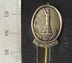 speld, New York, State of Liberty (R2, Verzamelen, Speldjes, Pins en Buttons, Ophalen of Verzenden, Gebruikt, Stad of Land, Speldje of Pin