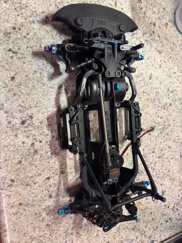 Tamiya M07 met veel onderdelen en hop-ups (serpent xray) beschikbaar voor biedingen