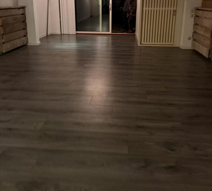 Laminaat vloer gratis zelf eruit halen, Huis en Inrichting, Stoffering | Vloerbedekking, Gebruikt, Laminaat, Grijs, 50 tot 75 m²
