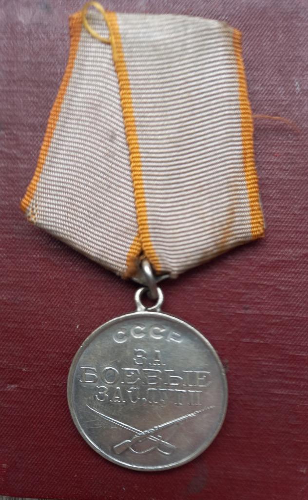 USSR Medaille Voor Strijdverdienste WW2 genummerd aan lint, Verzamelen, Militaria | Tweede Wereldoorlog, Lintje, Medaille of Wings