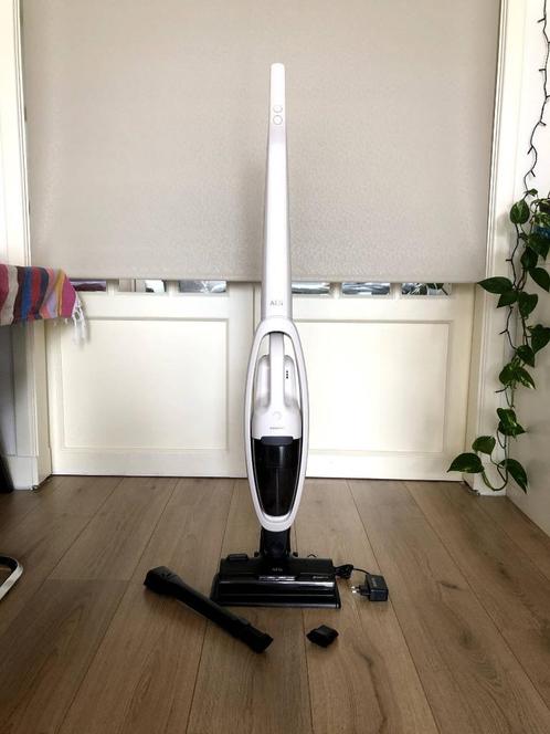 Vacuum Cleaner (AEG | stick vacuum | cordless | shell white), Witgoed en Apparatuur, Stofzuigers, Zo goed als nieuw, Stofzuiger