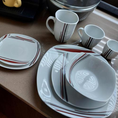 sola, ikea en van well servies en bestek., Huis en Inrichting, Keuken | Servies, Gebruikt, Bord(en), Overige stijlen, Ophalen