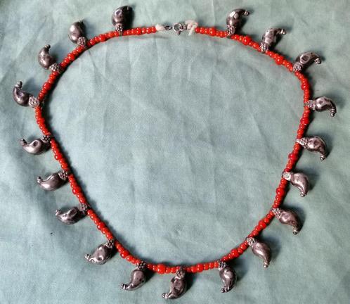 Ketting met white heart beads en zilveren kralen uit India., Sieraden, Tassen en Uiterlijk, Antieke sieraden, Ketting, Zilver