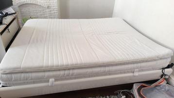Groot bed met matras (160x200 cm) - zie beschrijving beschikbaar voor biedingen