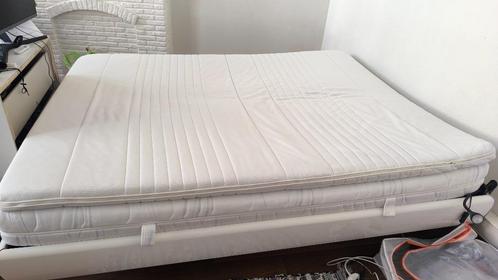 Groot bed met matras (160x200 cm) - zie beschrijving, Huis en Inrichting, Slaapkamer | Bedden, Zo goed als nieuw, Tweepersoons