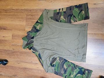Nieuw 2x militaire combatshirt camo maat S beschikbaar voor biedingen