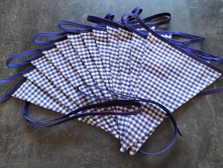 Vlaggenlijn PAARS/WIT/GERUIT (4.60 m.), Hobby en Vrije tijd, Feestartikelen, Nieuw, Versiering, Verjaardag, Ophalen of Verzenden