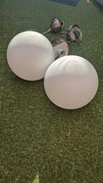 Twee witte hanglampen, Huis en Inrichting, Lampen | Hanglampen, Ophalen of Verzenden, Zo goed als nieuw, Modern, Minder dan 50 cm